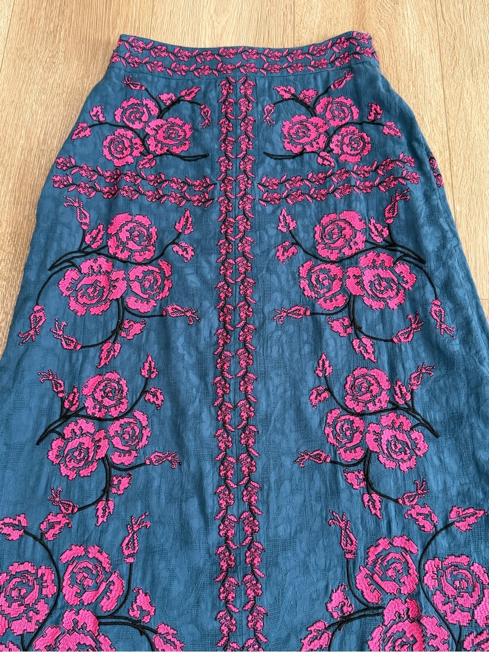 Anthropologie Embroidered Floral Midi Skirt Size 4 - Picture 10 of 15